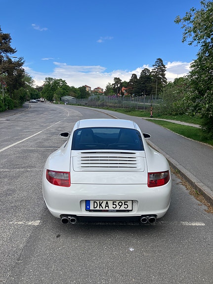 Porsche 911 Carrera 2 of 5