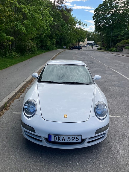 Porsche 911 Carrera 3 of 5