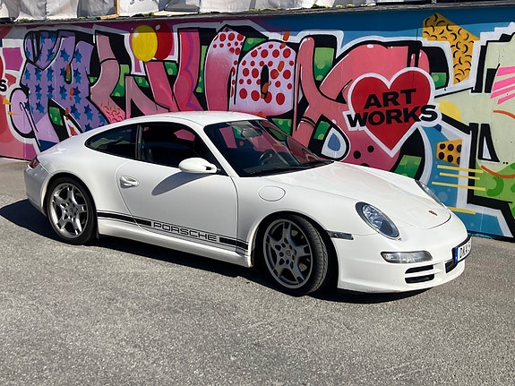 Porsche 911 Carrera 4 of 5