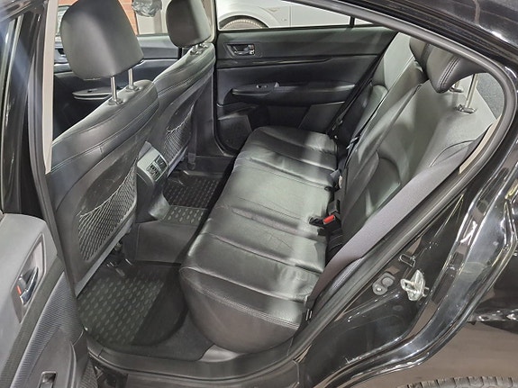 Subaru Legacy 10 of 12
