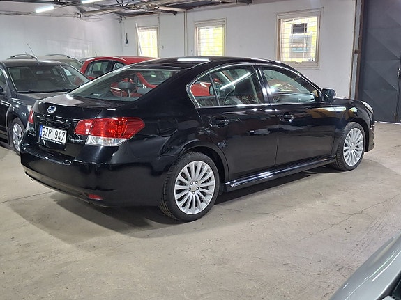 Subaru Legacy 6 of 12