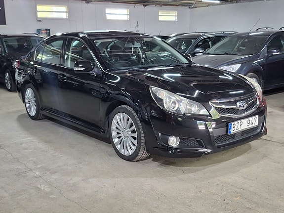 Subaru Legacy 2 of 5