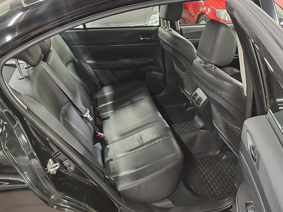 Subaru Legacy 9 of 12