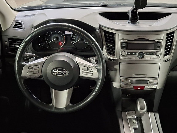 Subaru Legacy 12 of 12