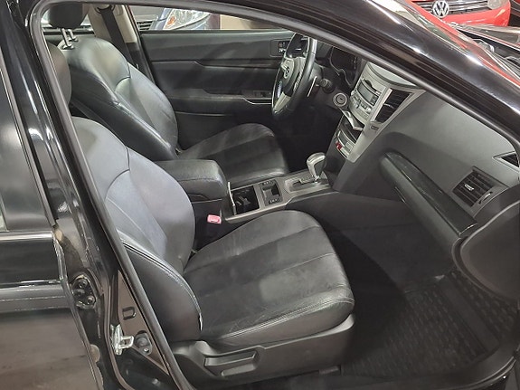 Subaru Legacy 7 of 12