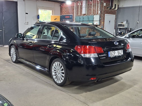 Subaru Legacy 4 of 5