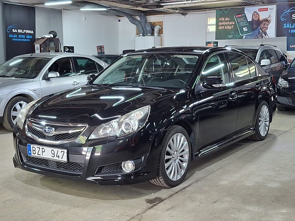 Subaru Legacy 3 of 5