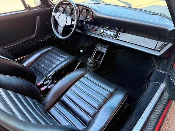 Porsche 911 Targa 13 of 22
