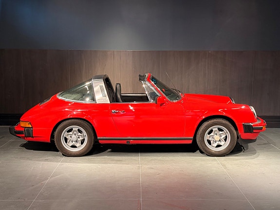 Porsche 911 Targa 12 of 22
