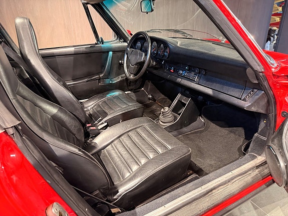 Porsche 911 Targa 17 of 22