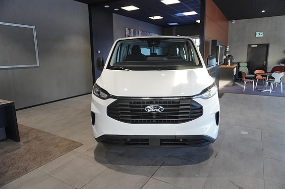 Ford Transit Custom 2 of 11