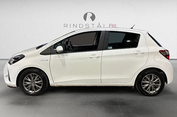 Toyota Yaris 4 of 5