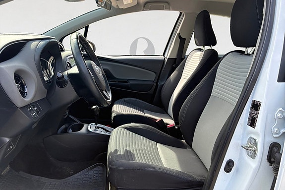 Toyota Yaris 3 of 5