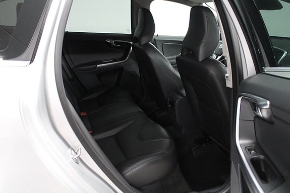 Volvo XC60 7 of 12
