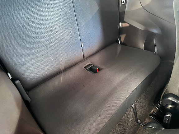 Toyota IQ 7 of 9