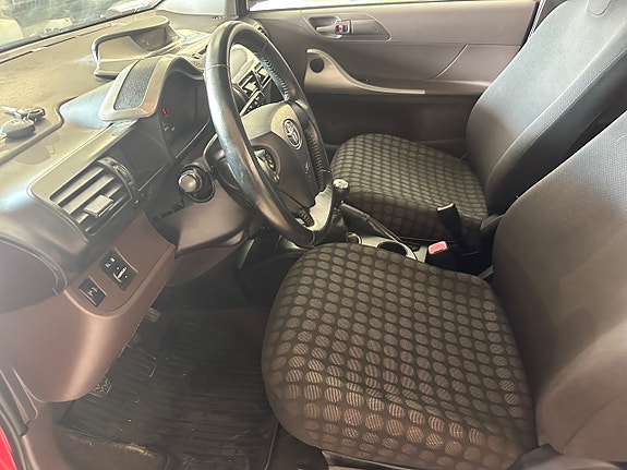 Toyota IQ 8 of 9