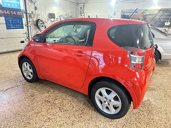 Toyota IQ 4 of 5