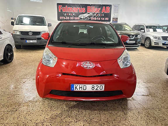 Toyota IQ 2 of 5