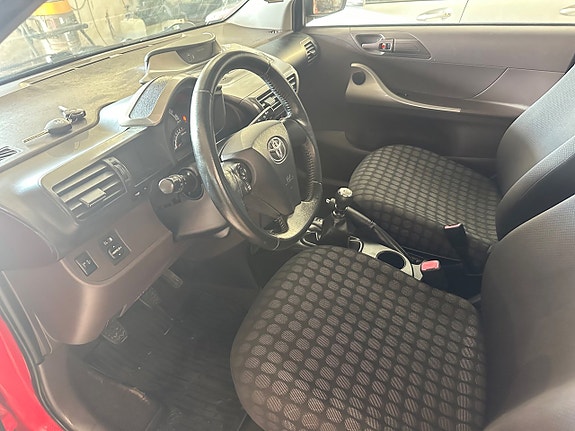 Toyota IQ 6 of 9