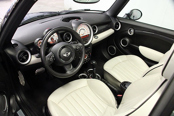 MINI Cooper S 10 of 28