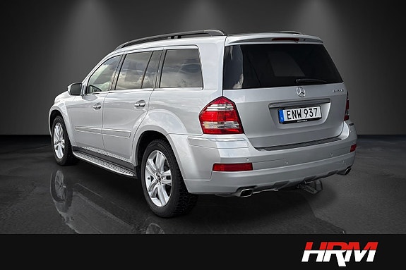 Mercedes-Benz GL450 3 of 5