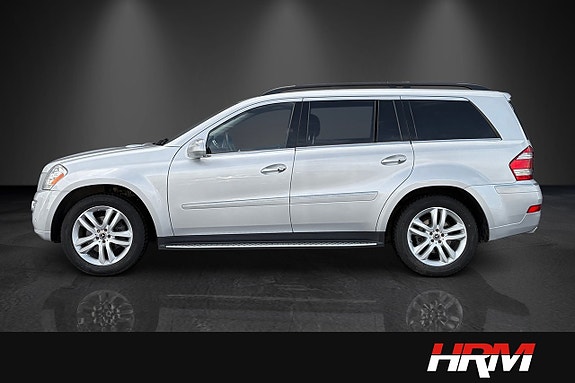 Mercedes-Benz GL450 2 of 5