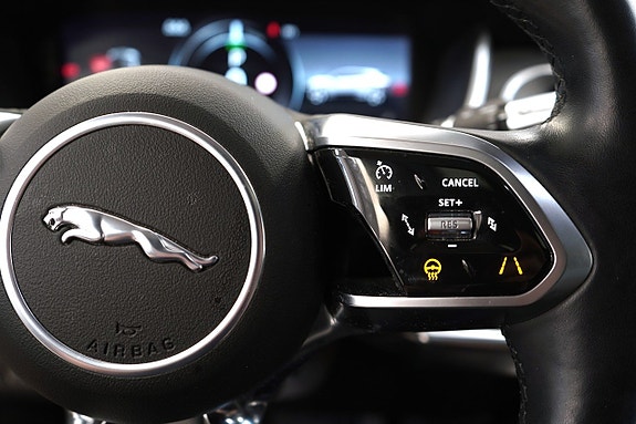 Jaguar I-PACE 16 of 26