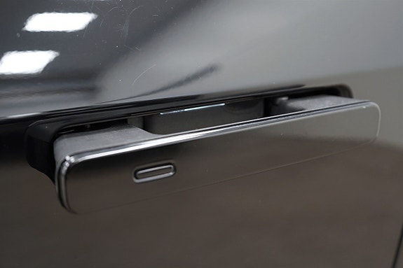 Jaguar I-PACE 23 of 26