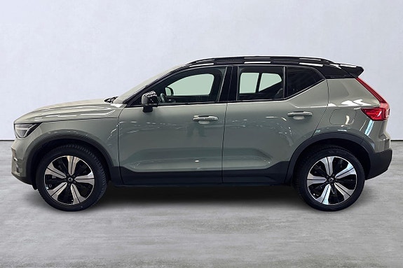Volvo XC40 2 of 5