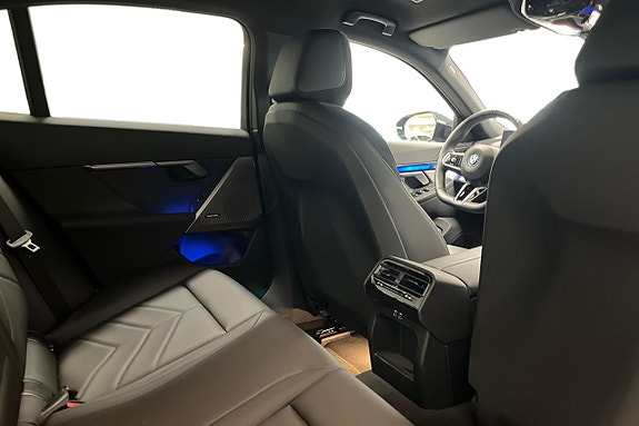 BMW i5 7 of 17