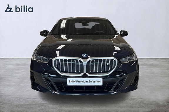 BMW i5 5 of 17