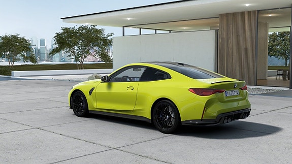 BMW M4 2 of 5
