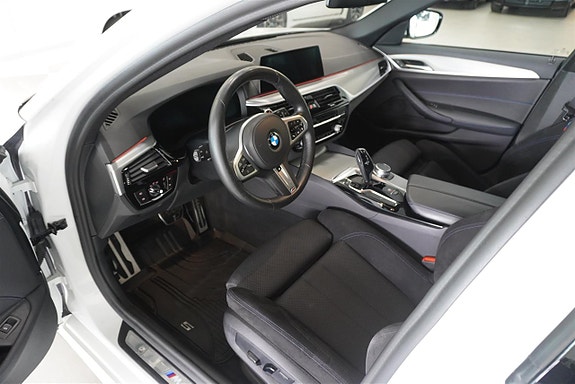 BMW 520d 2 of 5