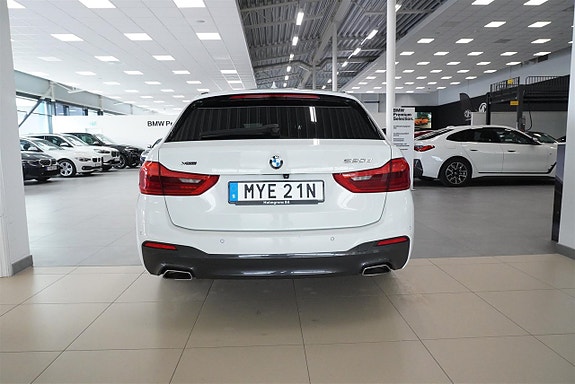 BMW 520d 4 of 5