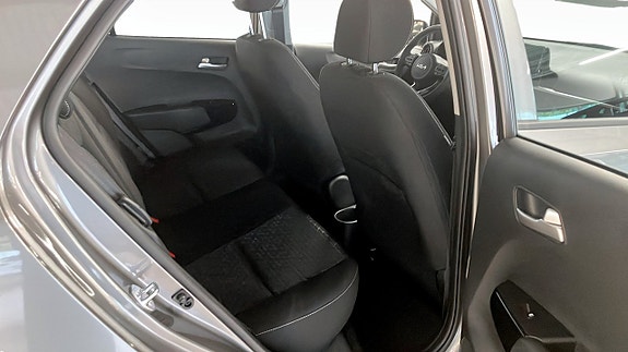 Kia Picanto 9 of 17
