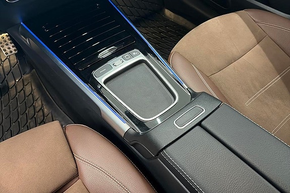 Mercedes-Benz GLB200 12 of 16