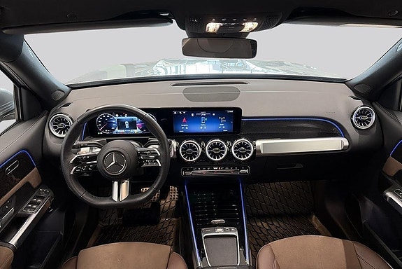 Mercedes-Benz GLB200 7 of 16