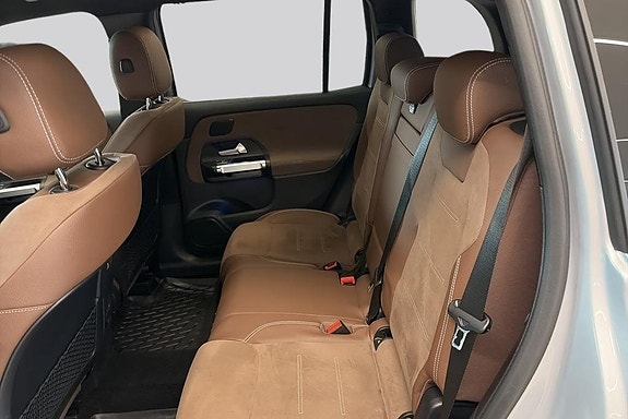 Mercedes-Benz GLB200 9 of 16
