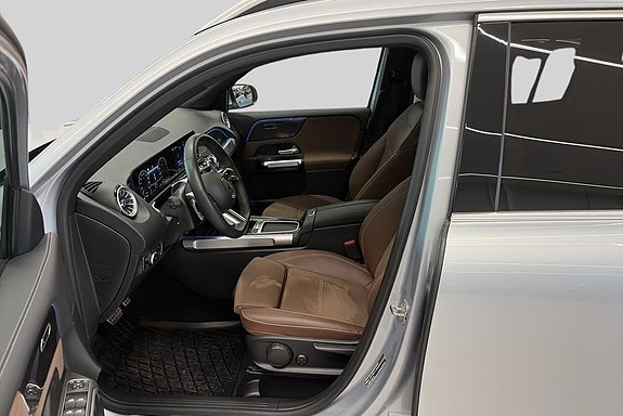 Mercedes-Benz GLB200 8 of 16