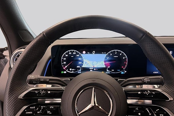 Mercedes-Benz GLB200 10 of 16
