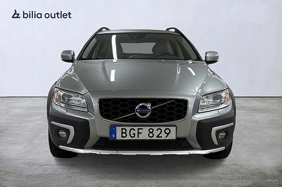 Volvo XC70 2 of 16