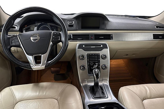 Volvo XC70 8 of 16