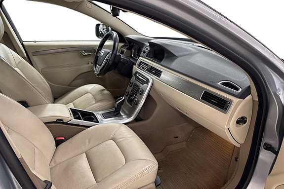 Volvo XC70 11 of 16
