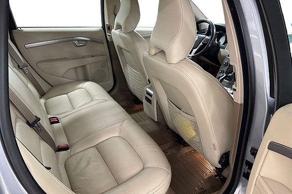 Volvo XC70 12 of 16