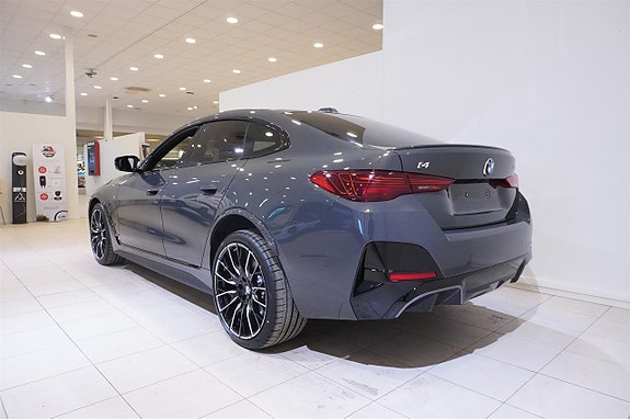 BMW i4 6 of 12
