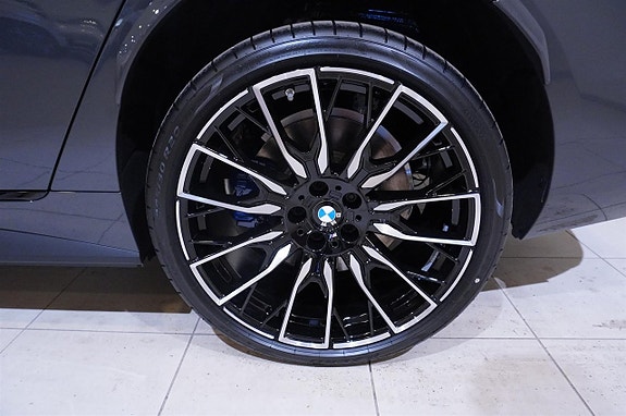 BMW i4 8 of 12