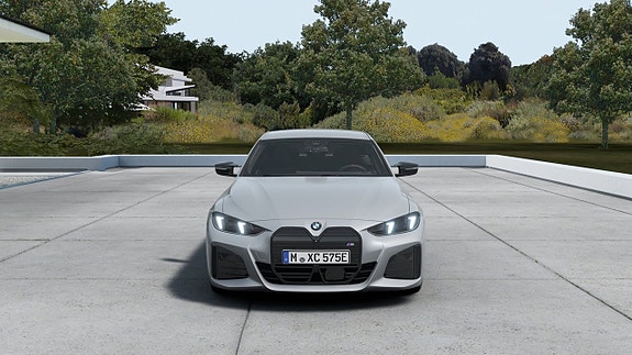 BMW i4 3 of 13
