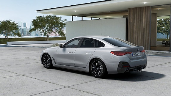 BMW i4 2 of 13