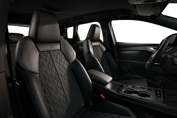 Audi Q4 e-tron 4 of 5