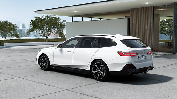 BMW 530e 2 of 13